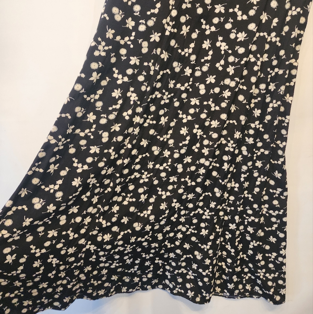 Vintage Floral Black and White Midi Dress - Picture 9 of 9